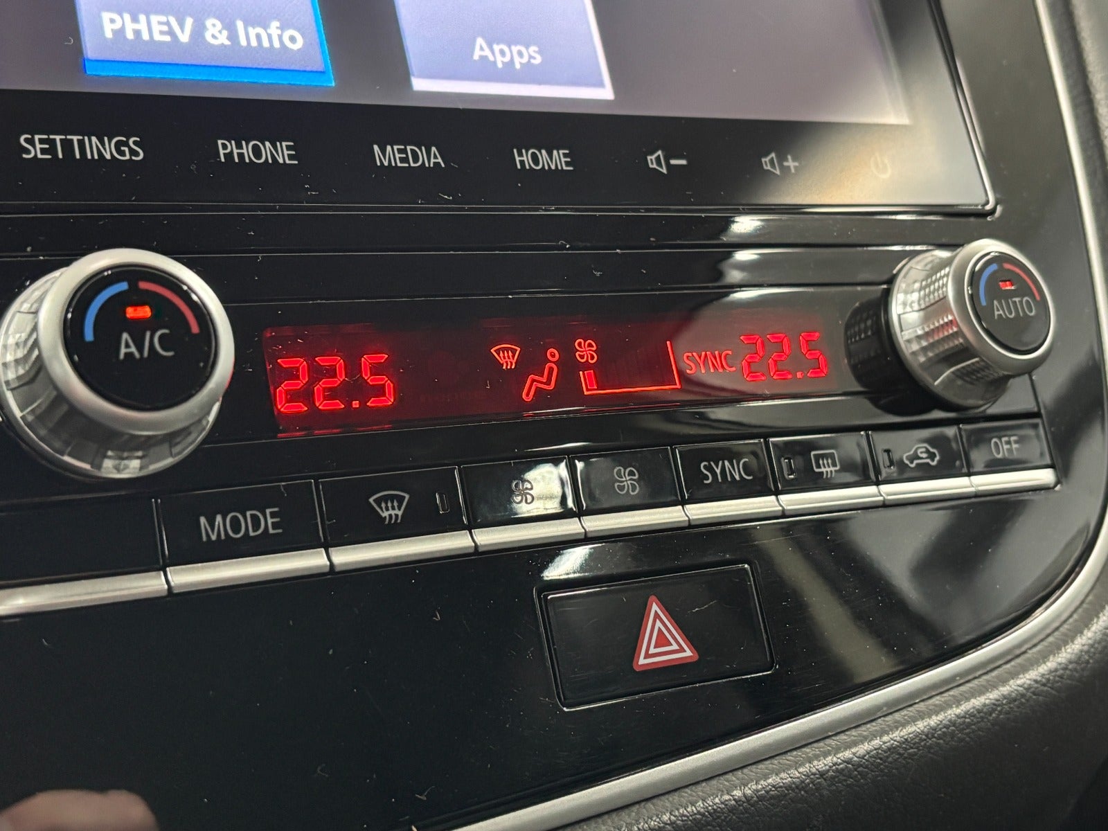 Billede af Mitsubishi Outlander 2,4 PHEV Invite CVT 4WD