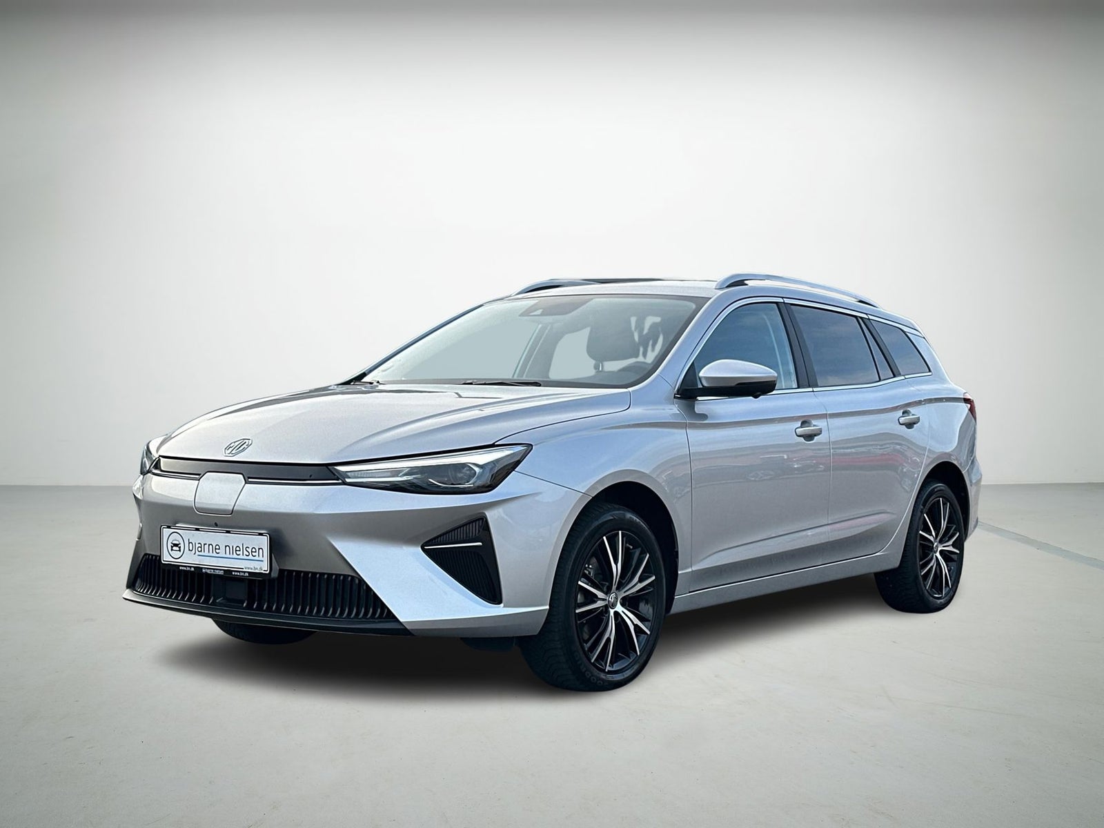 Brugt MG 5 Luxury - 2022 - udstillet i Bjarne Nielsen A/S