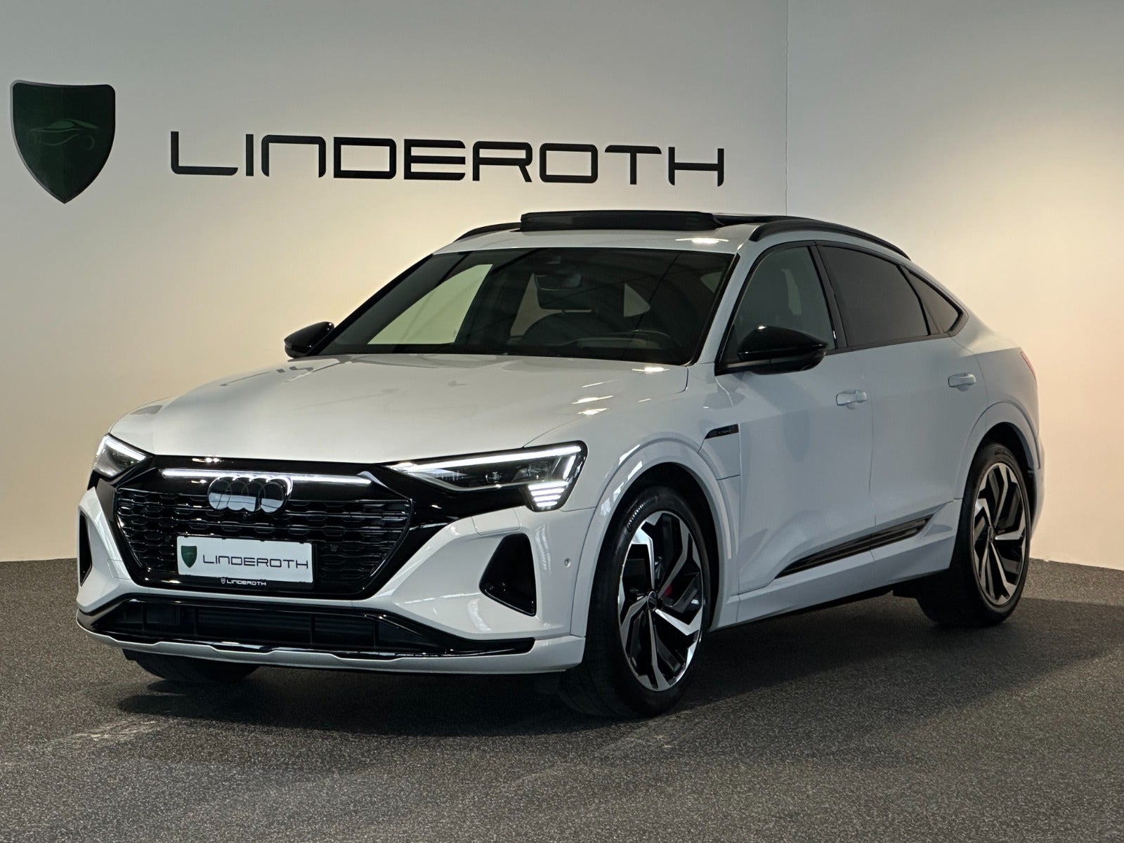 Audi Q8 e-tron 55 Sportback quattro 5d - 1