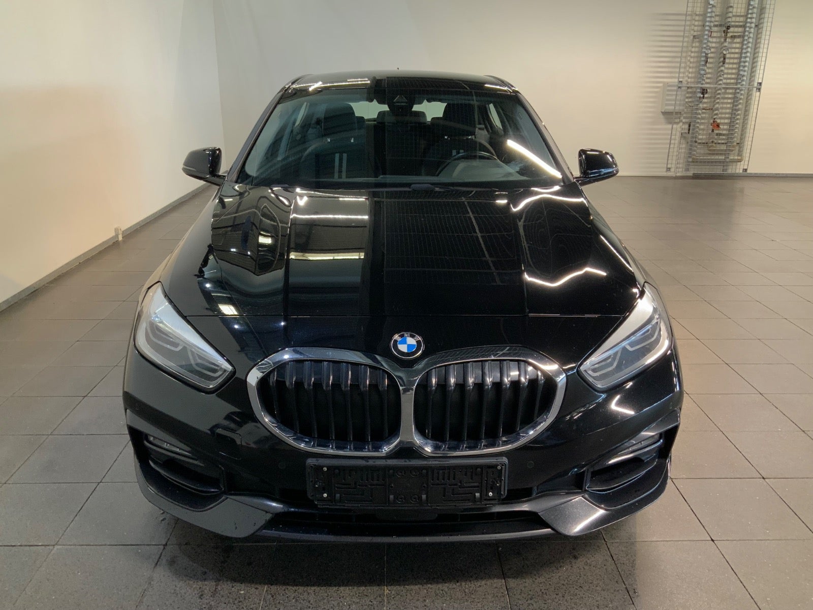 BMW 118i (2/8)