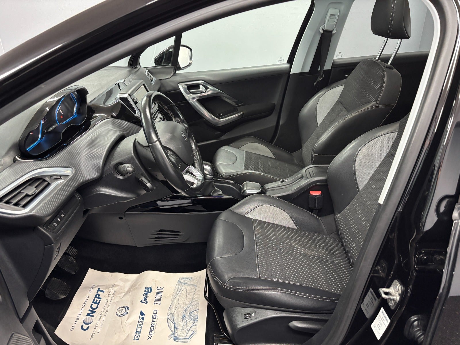 Billede af Peugeot 2008 1,2 e-THP 110 Allure Sky