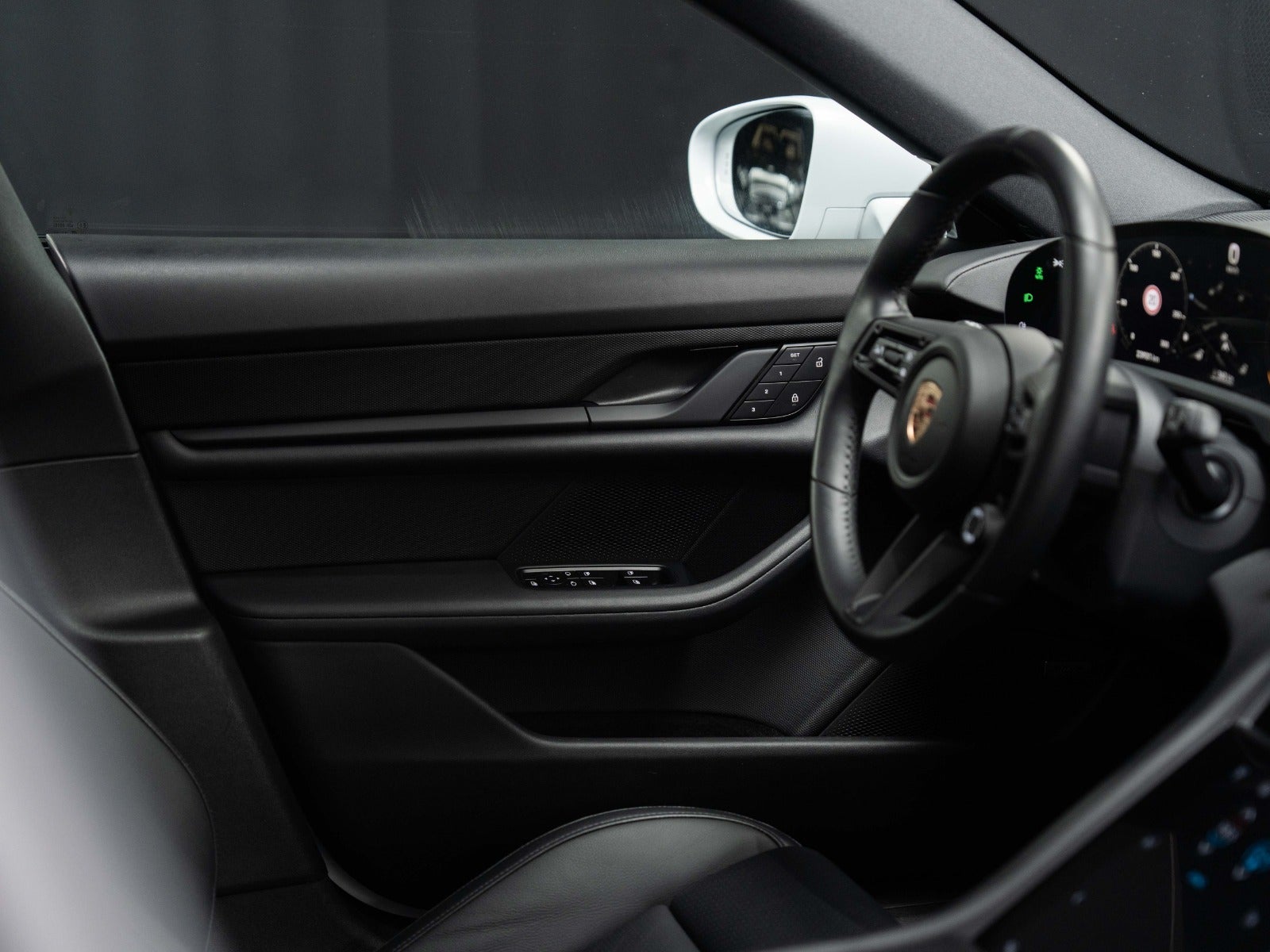 Gallery image 16 of 18