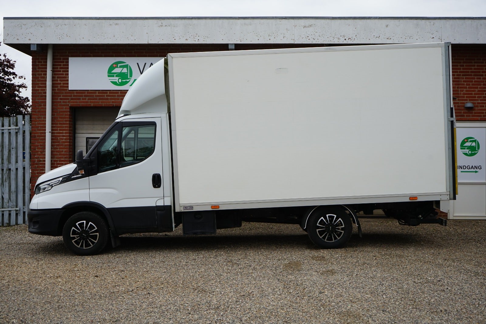 Billede af Iveco Daily 2,3 35S16 Alukasse m/lift AG8