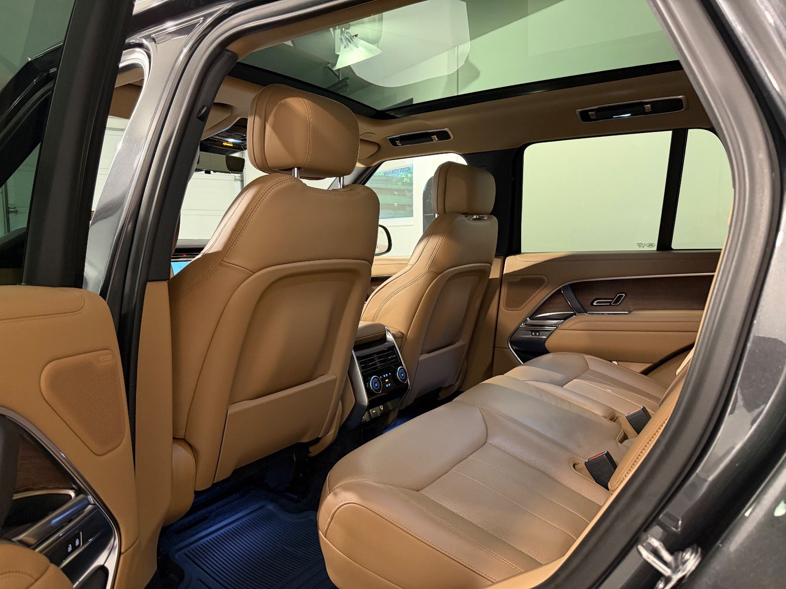 Land Rover – Range Rover