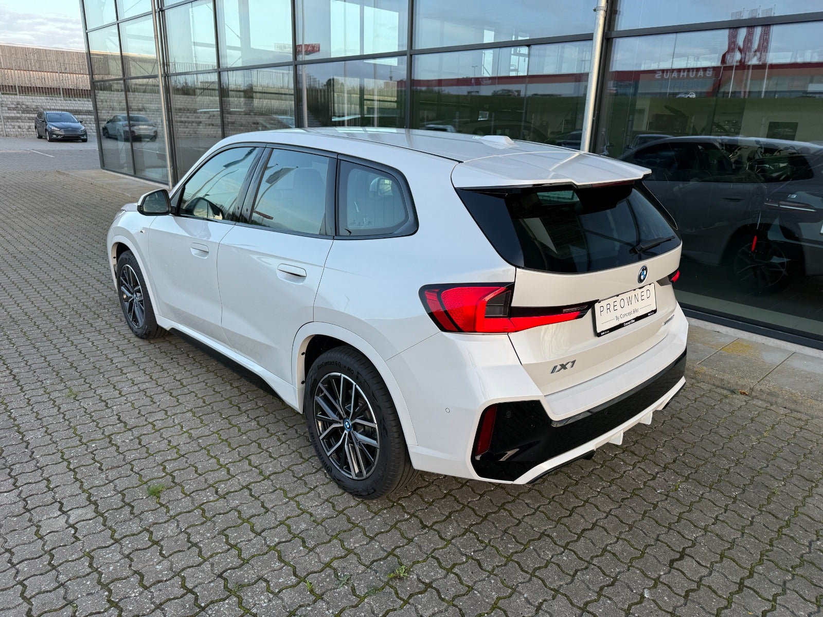 BMW iX1 eDrive20 M-Sport Premium 5d - 4
