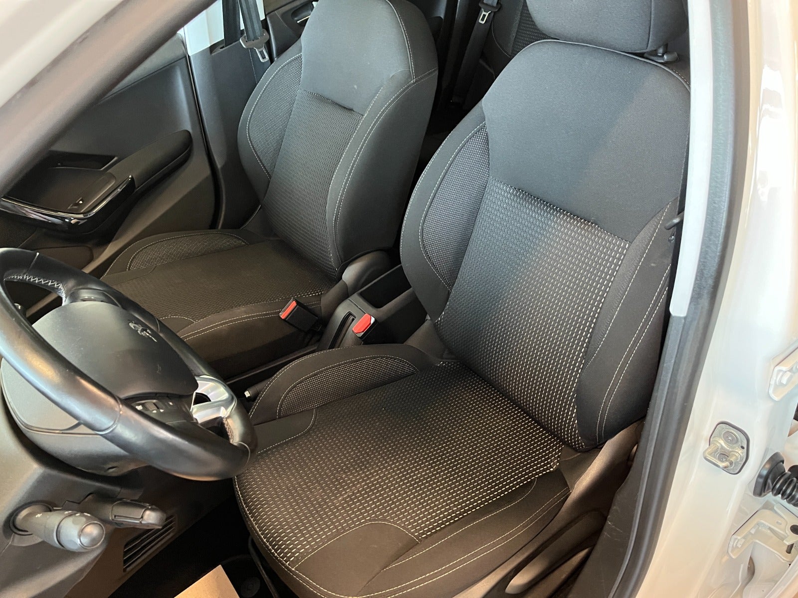 Billede af Peugeot 208 1,2 PureTech 82 Allure Sky