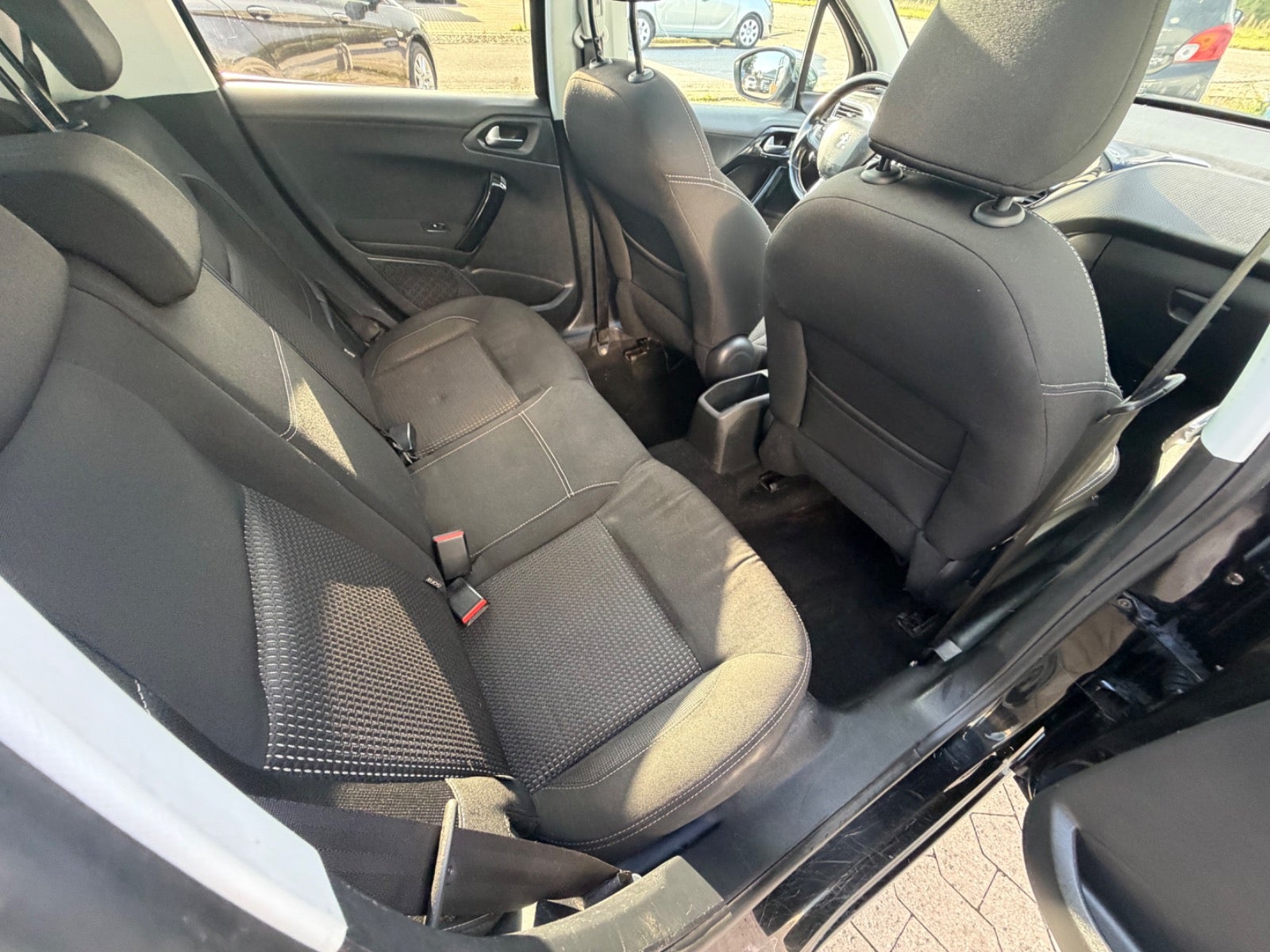Billede af Peugeot 208 1,6 BlueHDi 100 Allure Sky