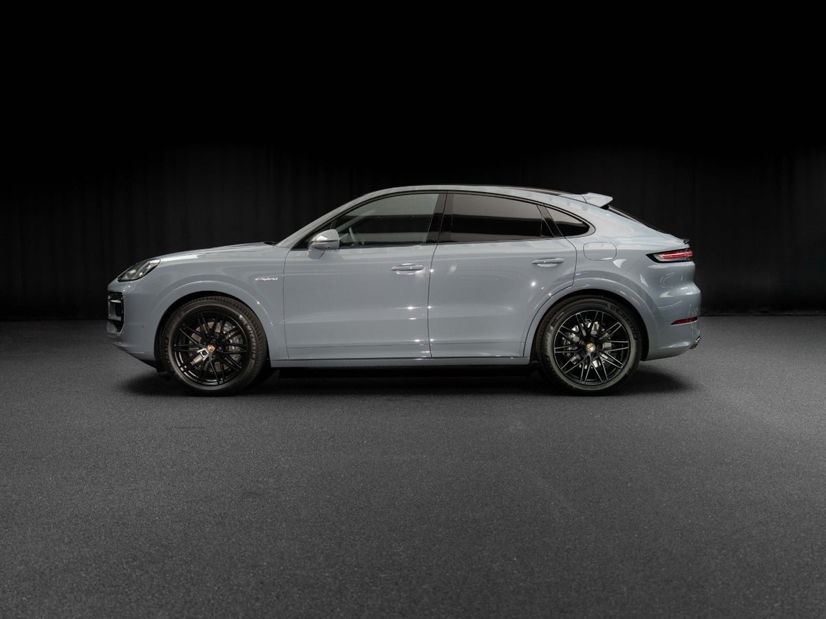 Gallery image 3 of 18