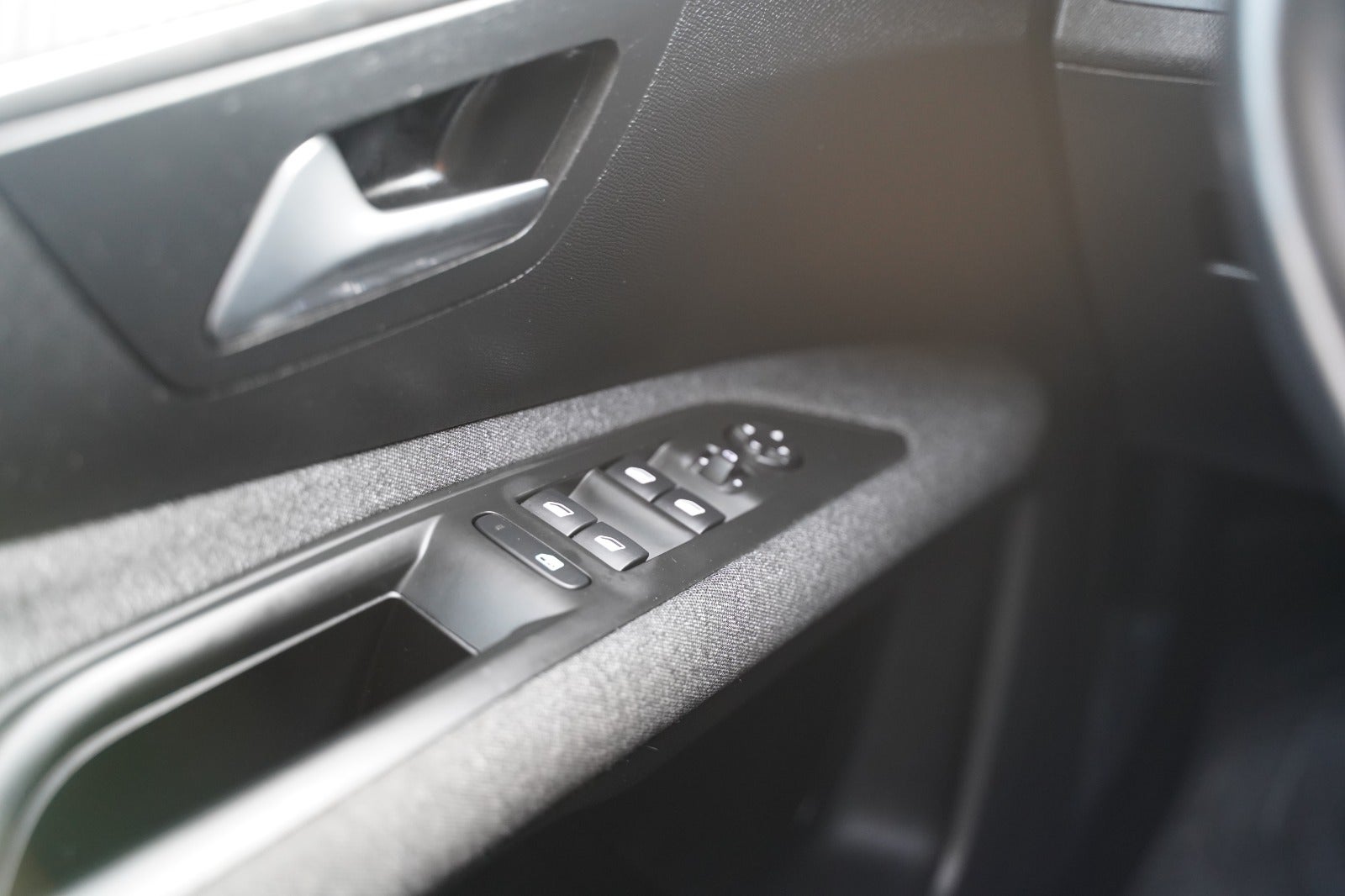 Billede af Peugeot 3008 1,2 e-THP 130 Active