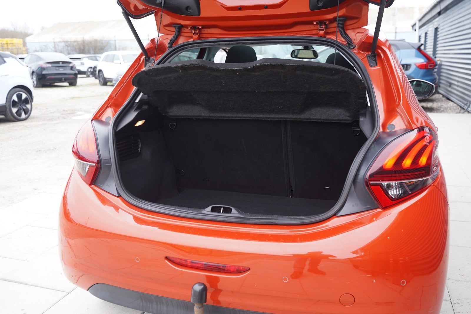 Billede af Peugeot 208 1,6 BlueHDi 100 Allure Sky