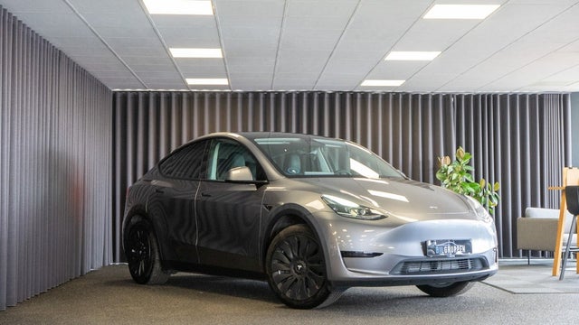 Tesla Model Y  RWD