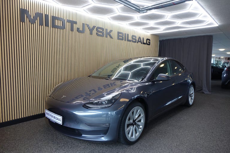 Tesla Model 3 Long Range AWD