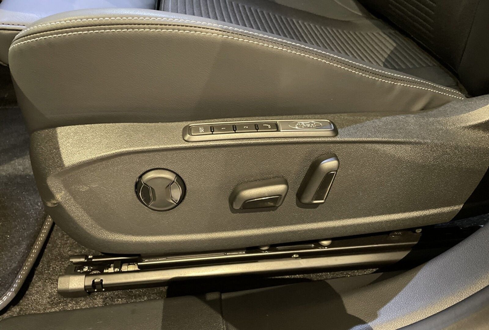 Ford Explorer Select Extended Range