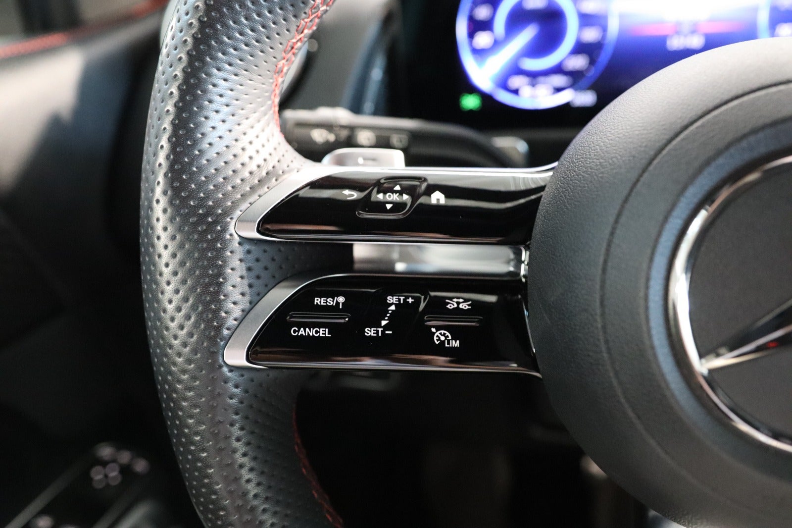 Billede af Mercedes EQB300  AMG Premium 4Matic