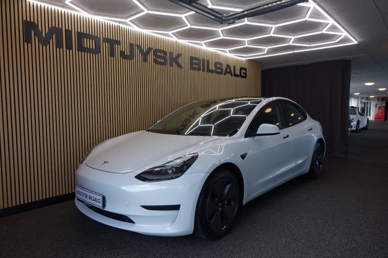 Tesla Model 3 Standard Range+ RWD