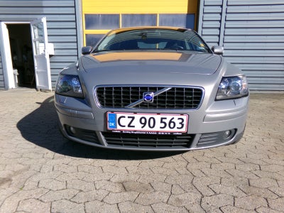 Volvo S40 2,4 Kinetic 4d