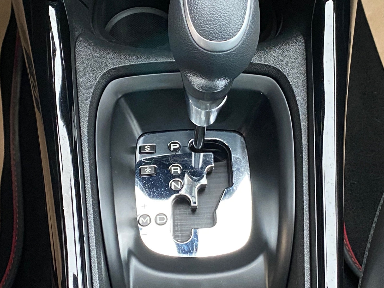 Billede af Peugeot 2008 1,5 BlueHDi 120 GT Line Sky EAT6