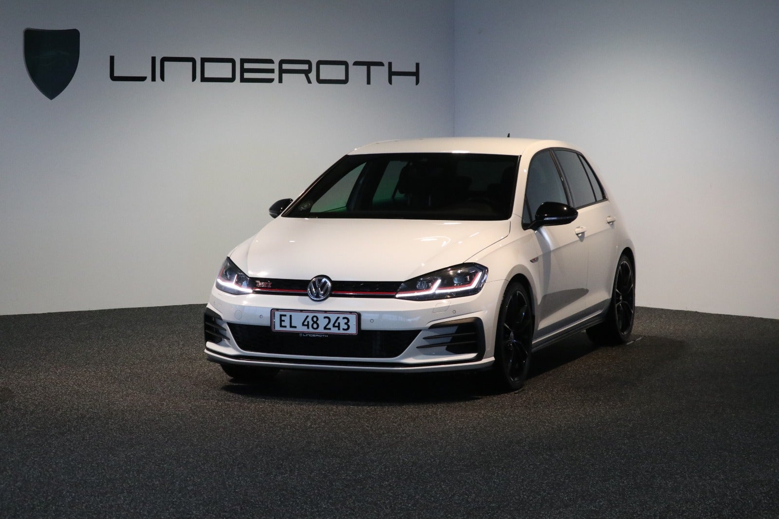 VW Golf VII 2,0 GTi Performance DSG 5d - 1