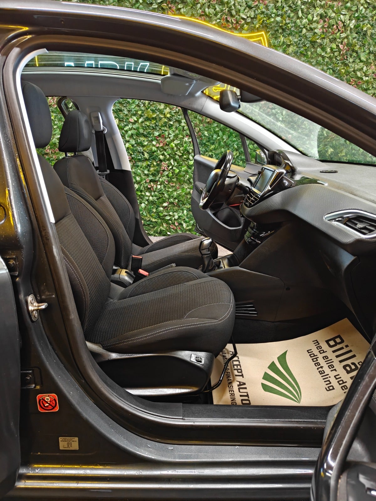 Billede af Peugeot 208 1,6 BlueHDi 100 Allure Sky