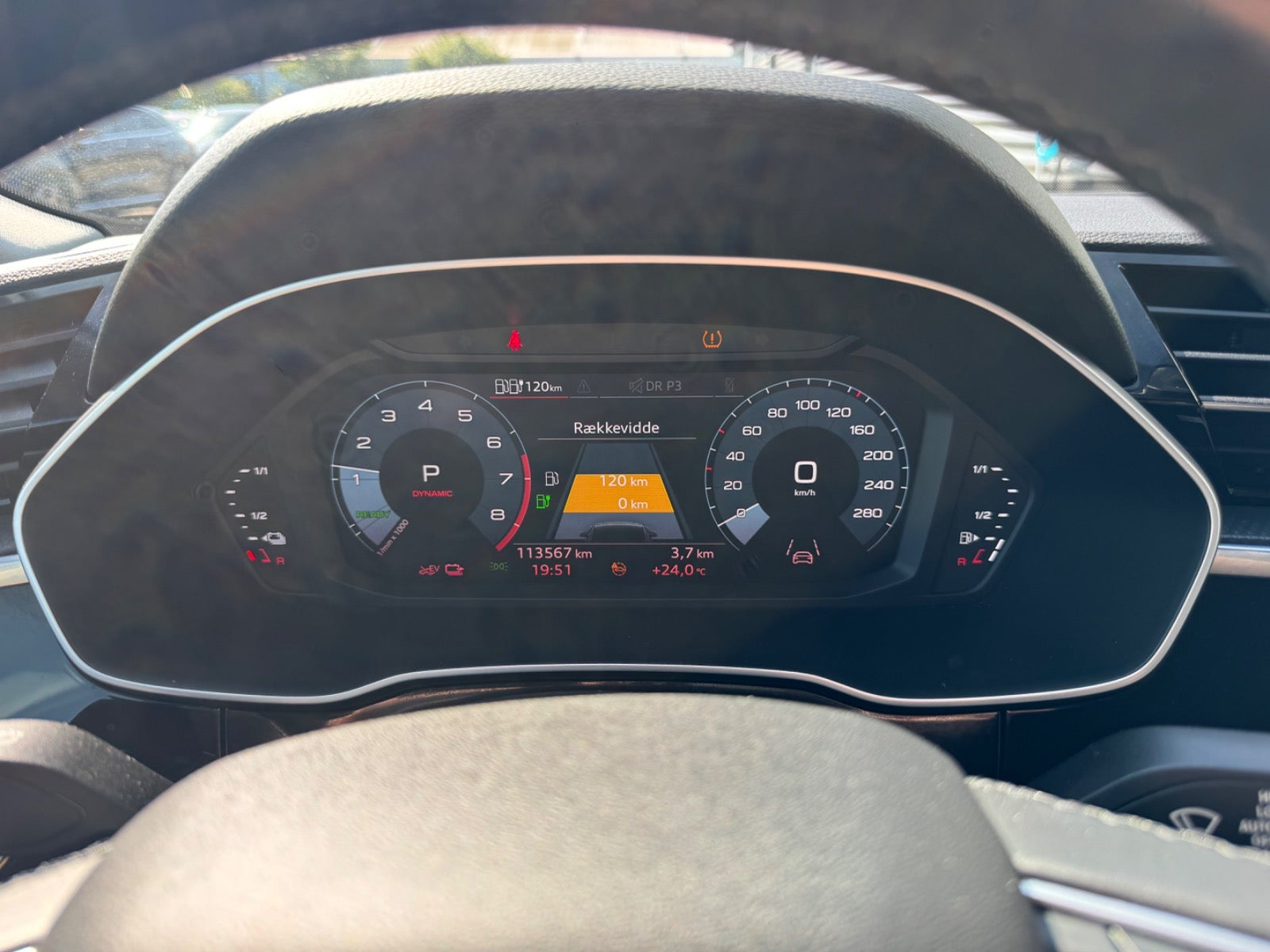 Billede af Audi Q3 45 TFSi e Attitude plus S-tr.
