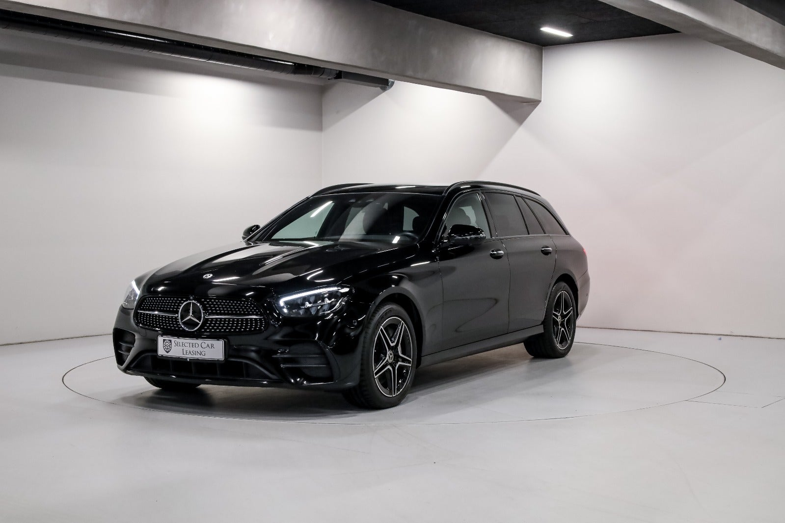 Mercedes-Benz E300 de 2,0 AMG Line stc. aut. 4Matic