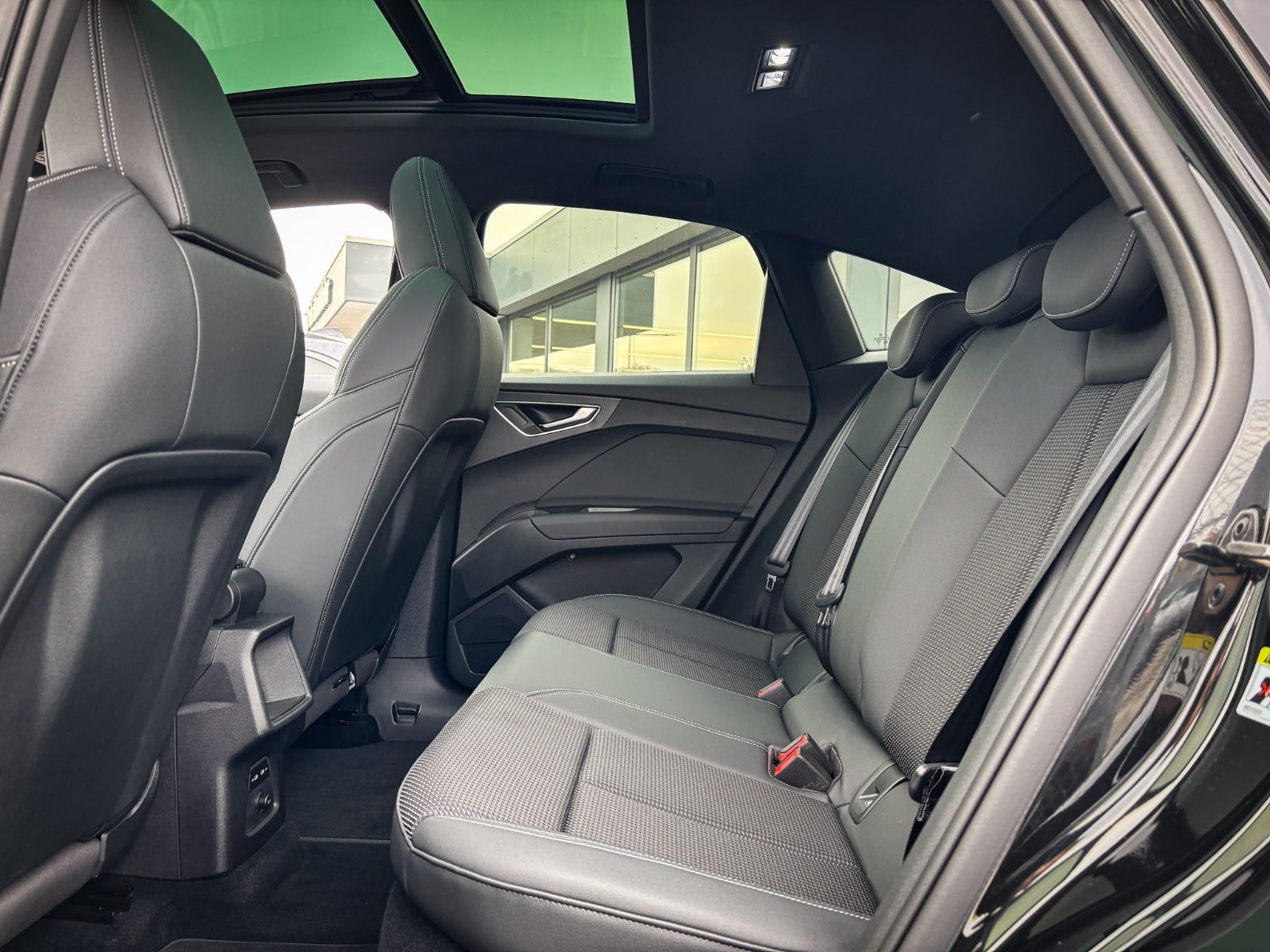 Billede af Audi Q4 e-tron 55 S-line Sportback quattro