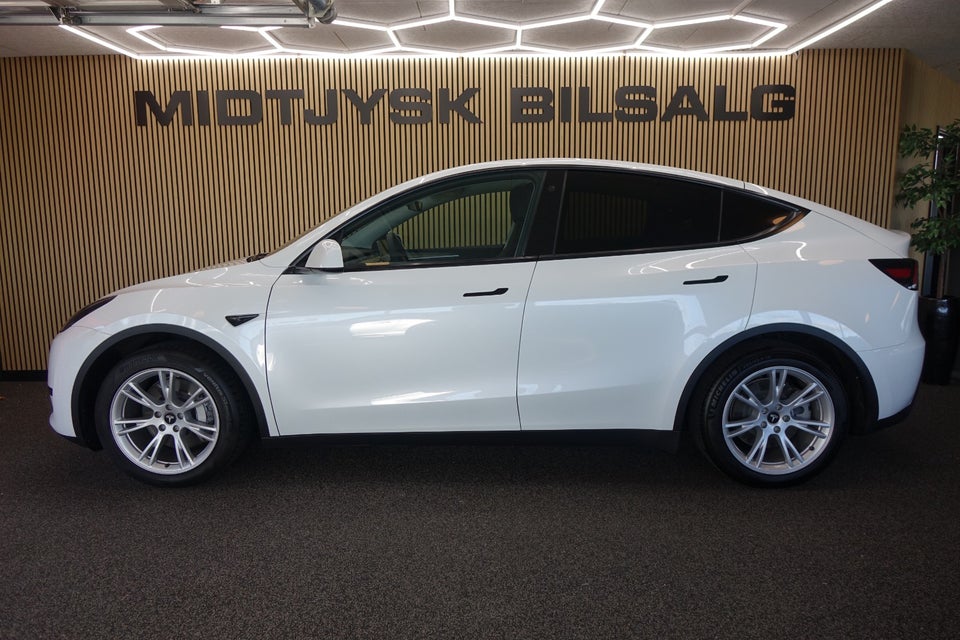 Tesla Model Y, Billede 2