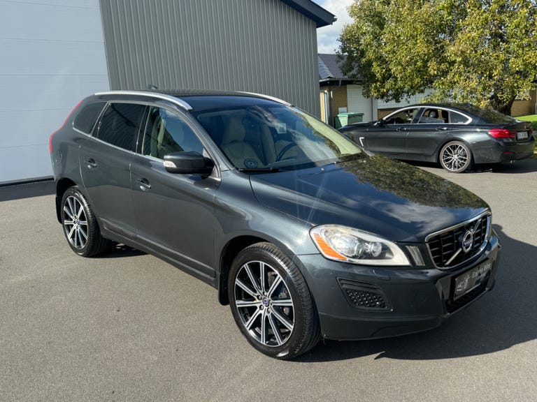 Volvo XC60 D5 215 Momentum aut. AWD