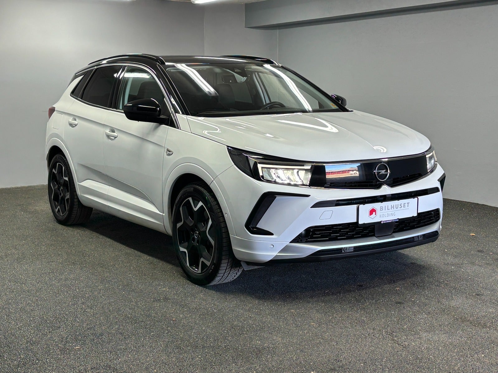 Billede af Opel Grandland 1,6 Hybrid Ultimate aut.