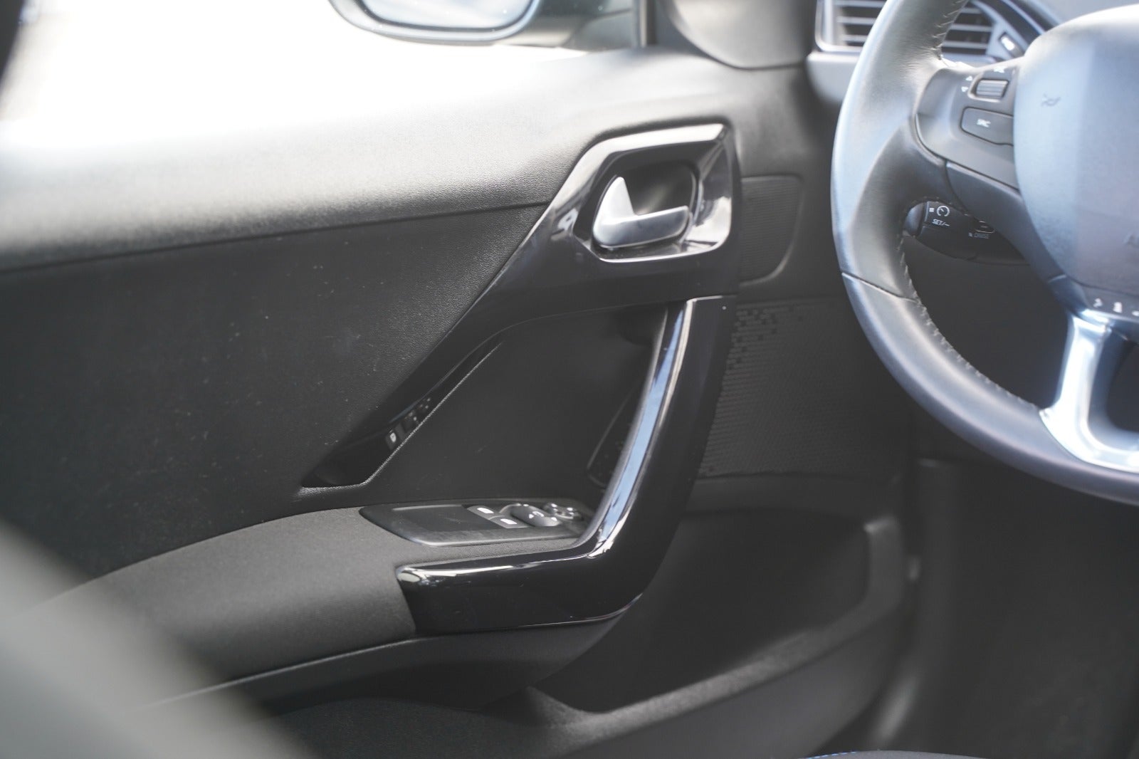 Billede af Peugeot 208 1,5 BlueHDi 100 Signature Sky