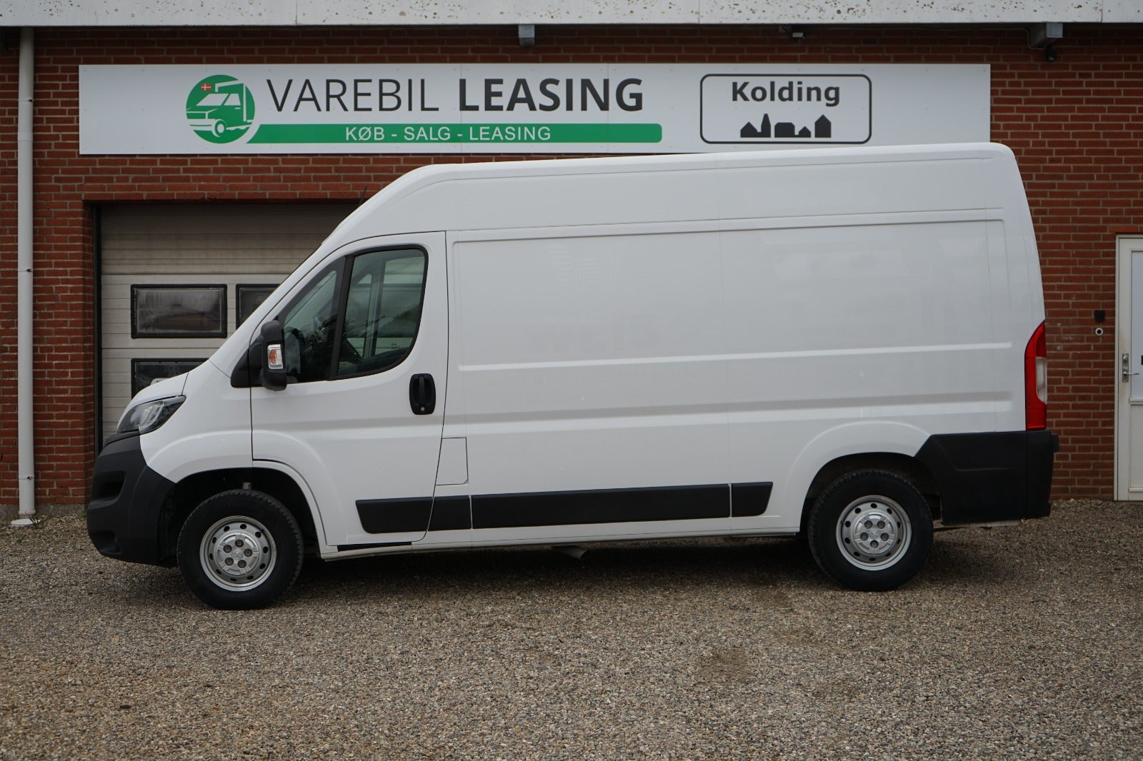 Billede af Peugeot Boxer 333 2,2 BlueHDi 140 L2H2 Premium