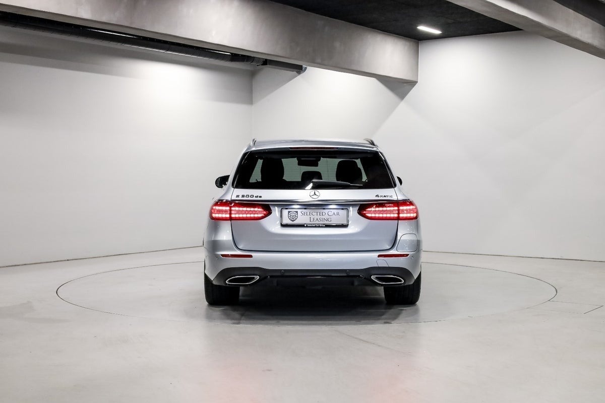 Mercedes-Benz E300 de 2,0 AMG Line stc. aut. 4Matic