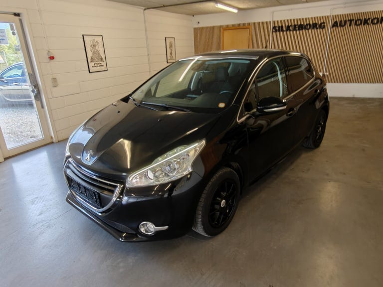 Peugeot 208 VTi Allure Sky