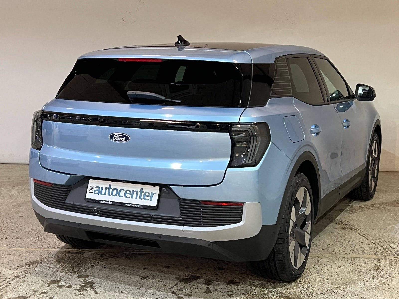 Ford Explorer Premium Extended Range