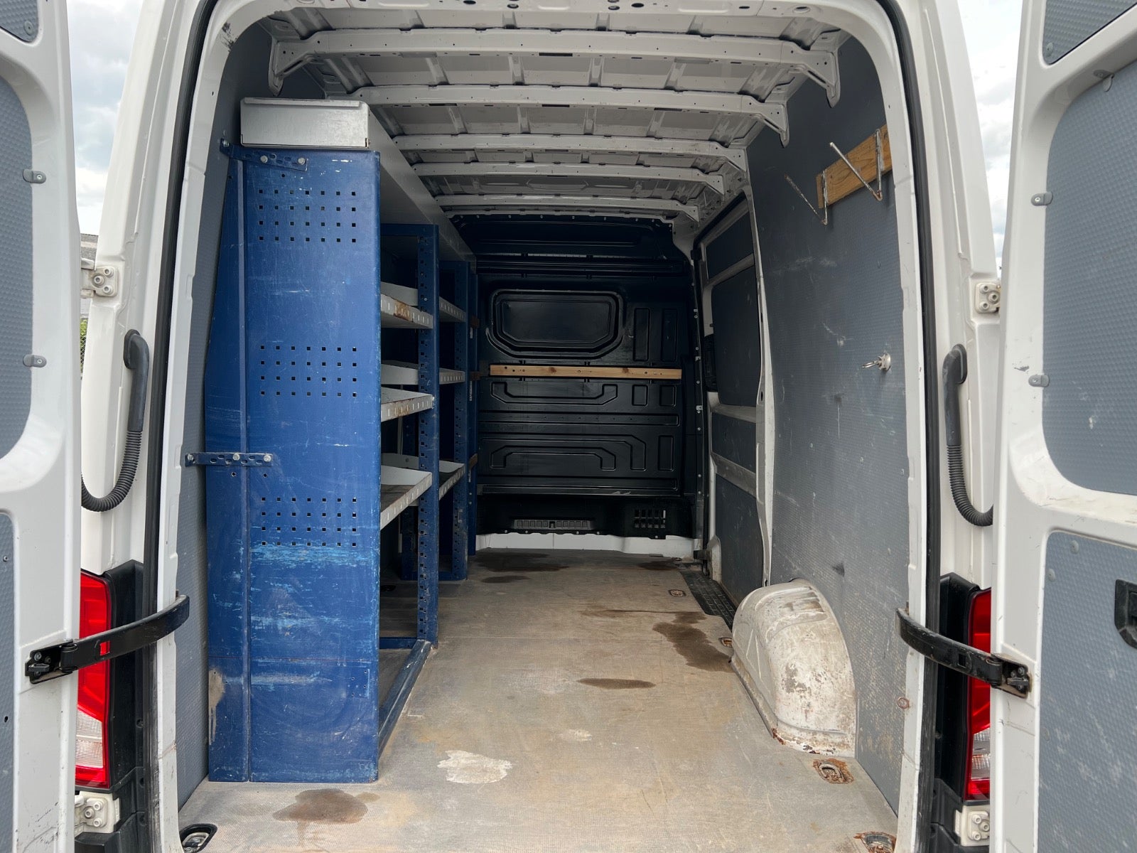 Billede af VW Crafter 35 2,0 TDi 177 Kassevogn L3H2 aut.