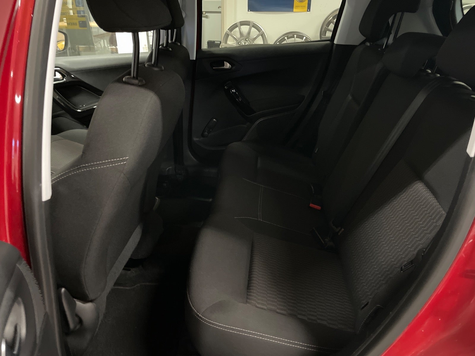 Peugeot 208 BlueHDi 100 Strike