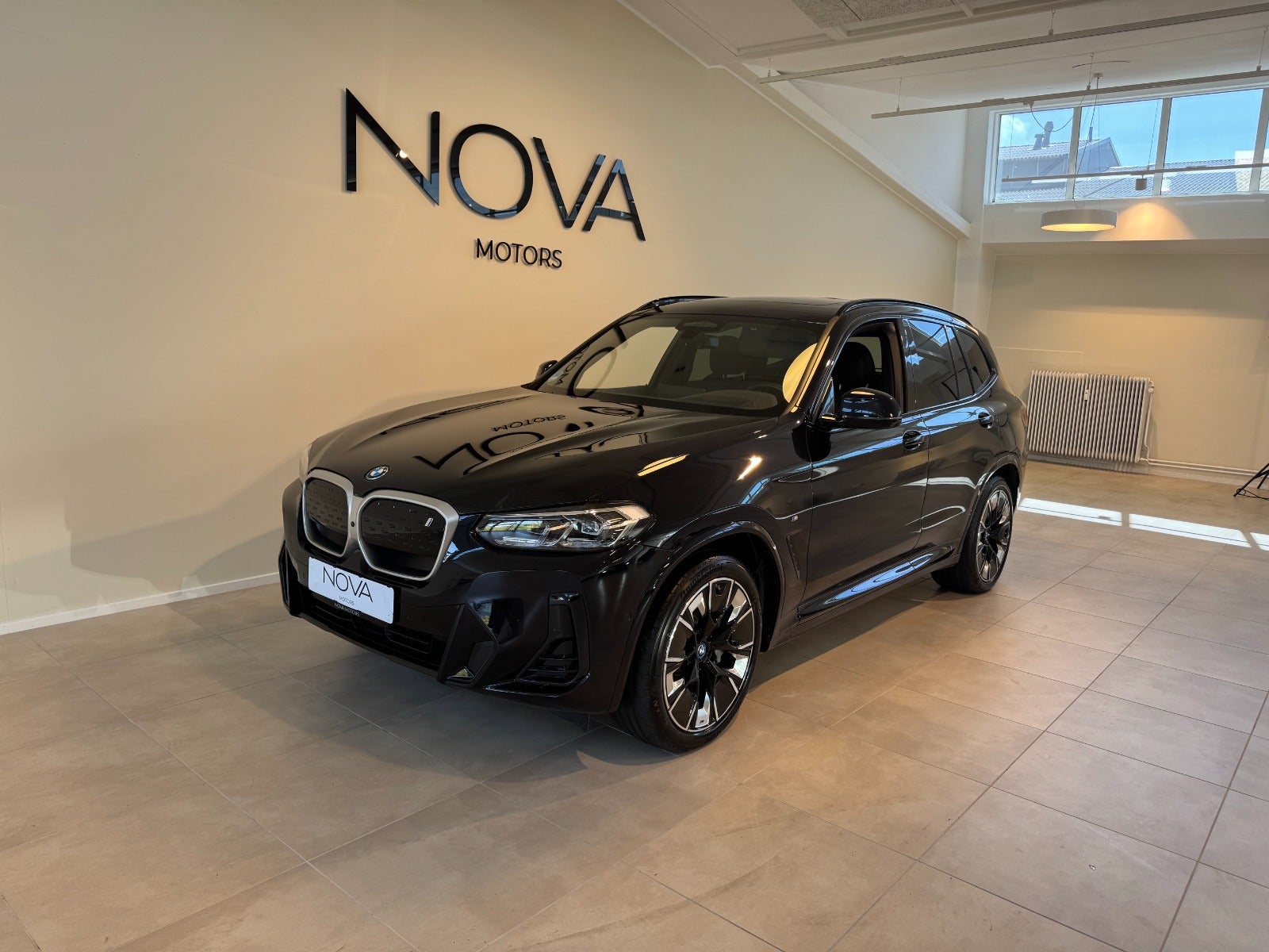BMW iX3 Charged Plus M-Sport 5d - 1