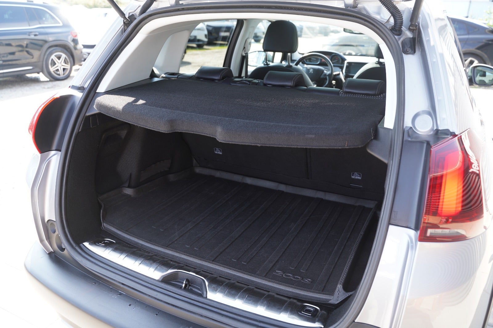 Billede af Peugeot 2008 1,5 BlueHDi 100 Allure Sky