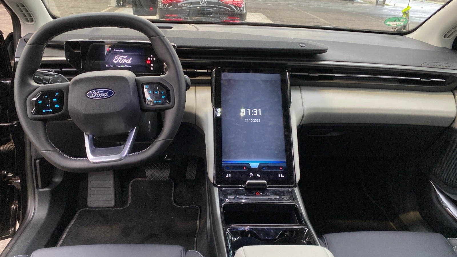 Ford Explorer Select Extended Range