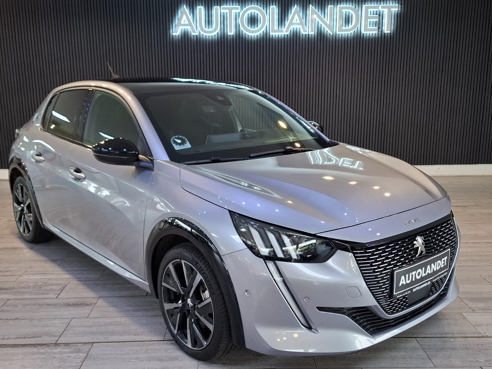 Peugeot e-208 GT