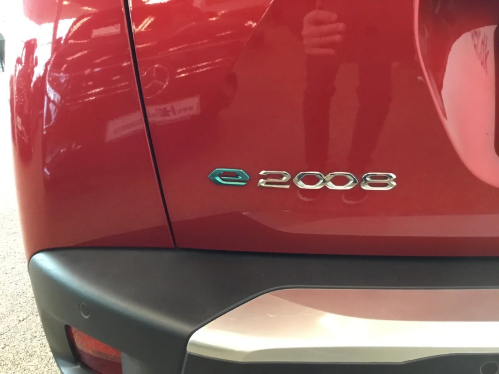 Peugeot e-2008 2021