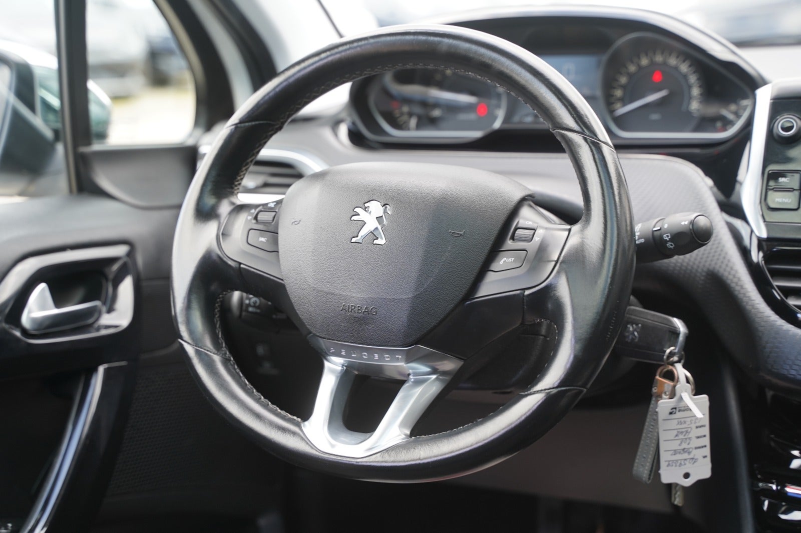 Billede af Peugeot 208 1,6 BlueHDi 100 Allure Sky