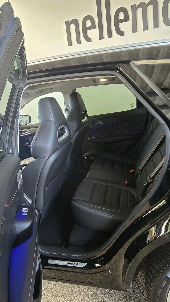 MG EHS PHEV Luxury