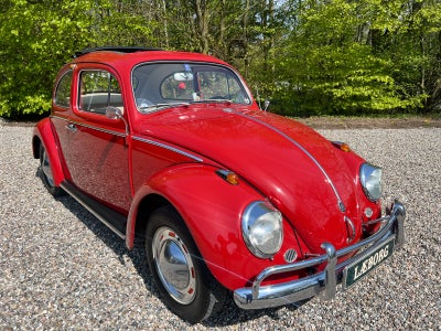 VW 1200 1,2 De Luxe Benzin modelår 1962 km 0 Rød, SUPER fin VW 1200 type 117 med stort foldetag.
Bil