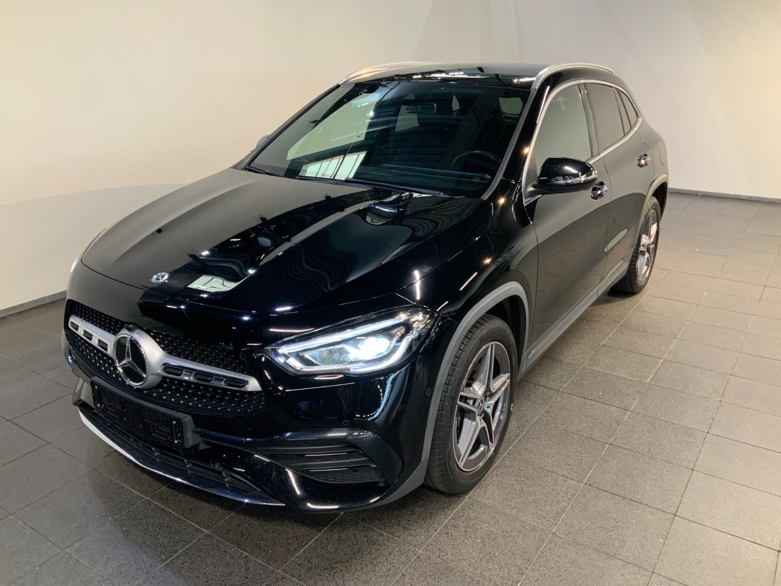 Mercedes-Benz GLA 250 e (1/8)
