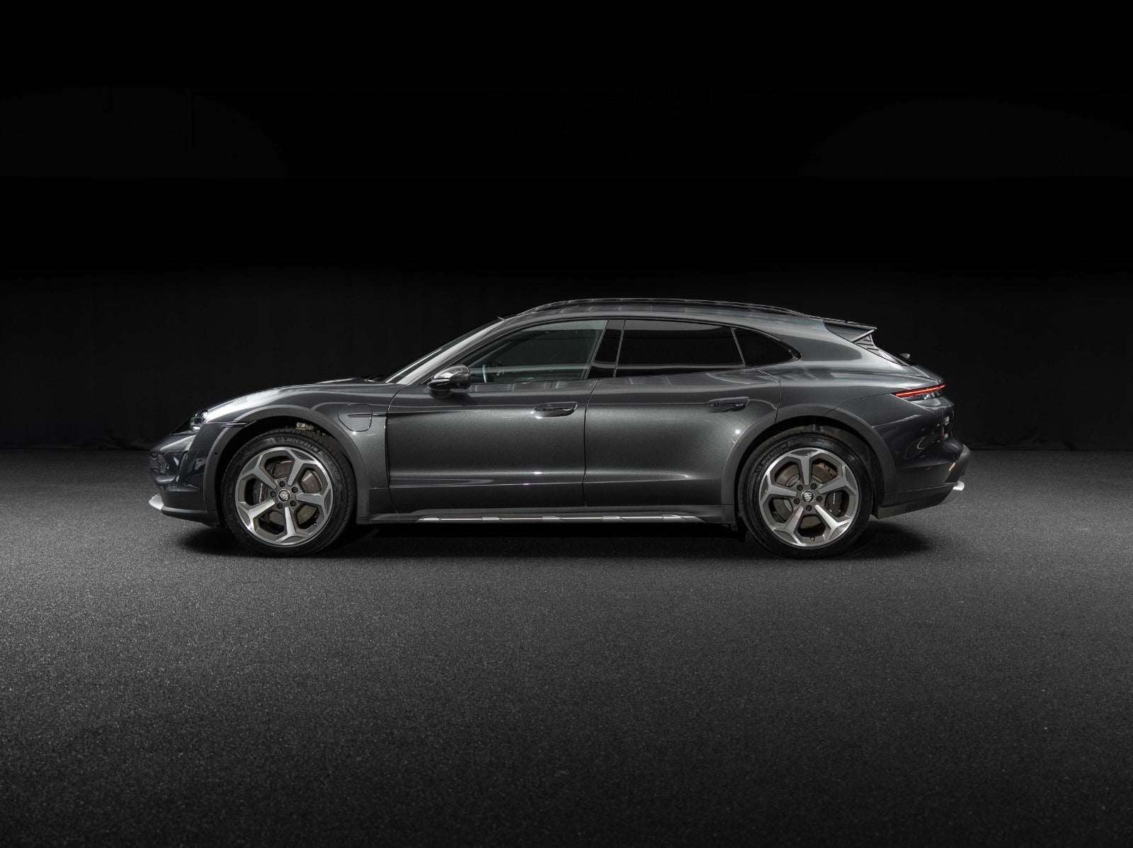 Gallery image 3 of 17