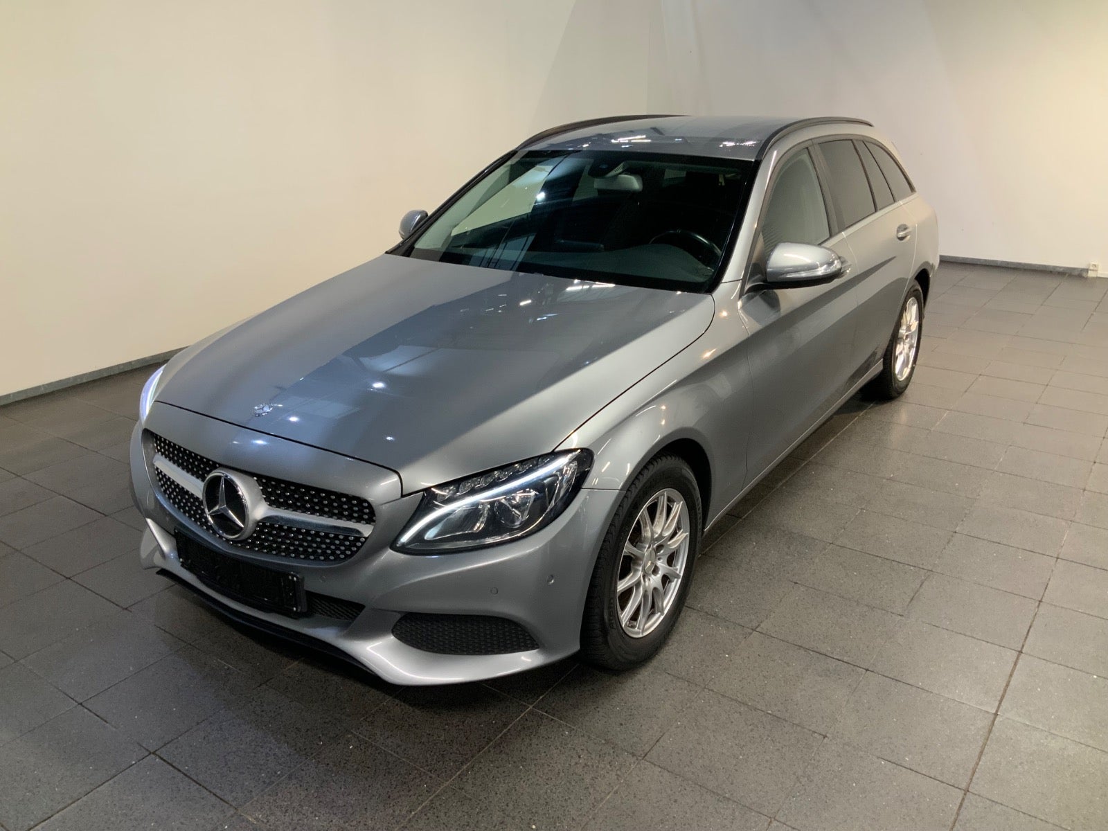 Mercedes-Benz C 200 (1/8)