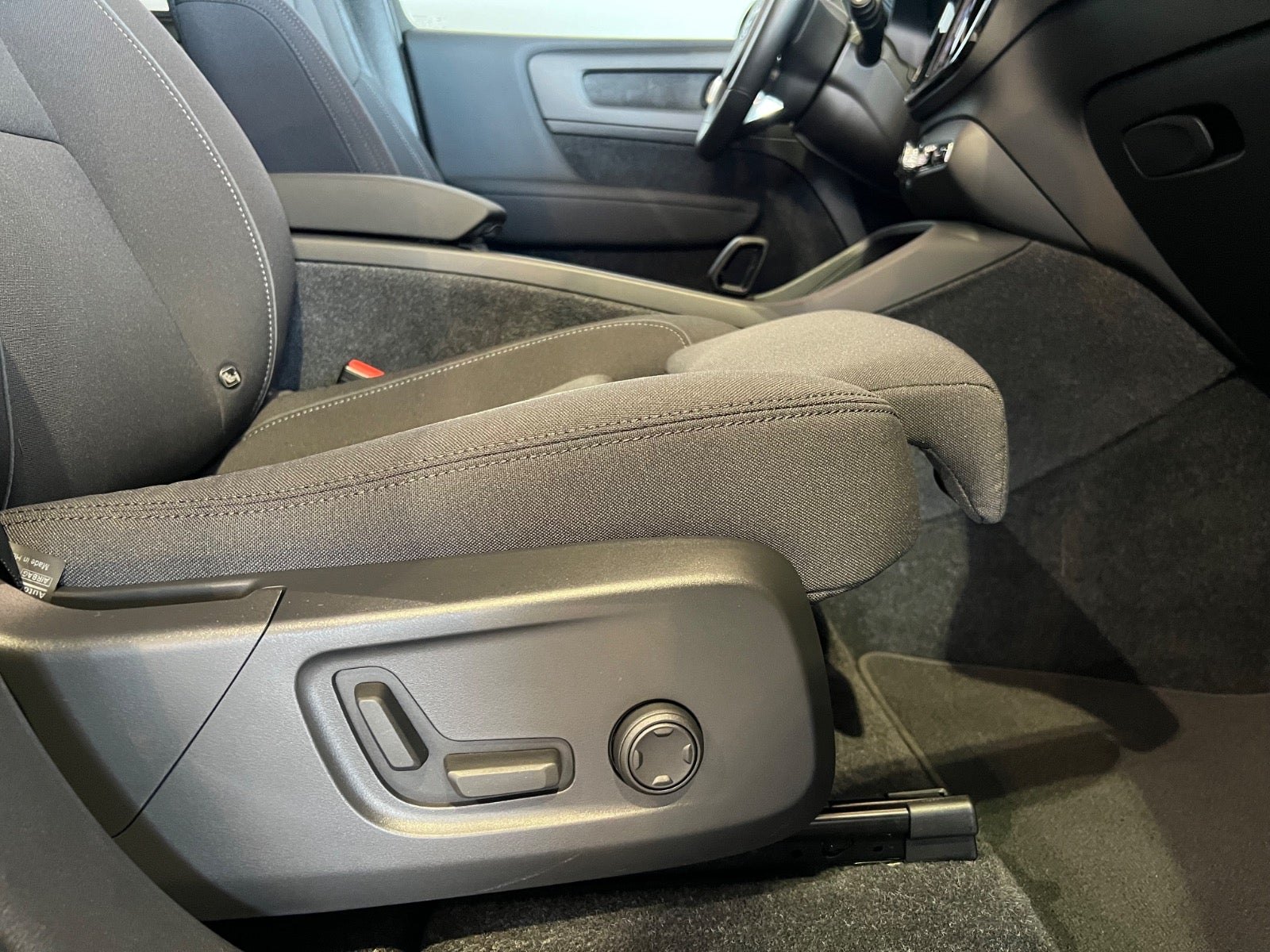 Volvo XC40 ReCharge Extended Range Ultra Dark