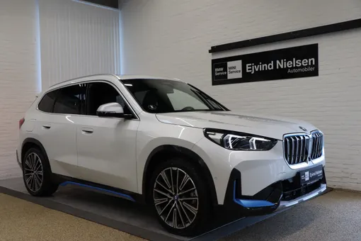 BMW iX1 xDrive30 X-Line