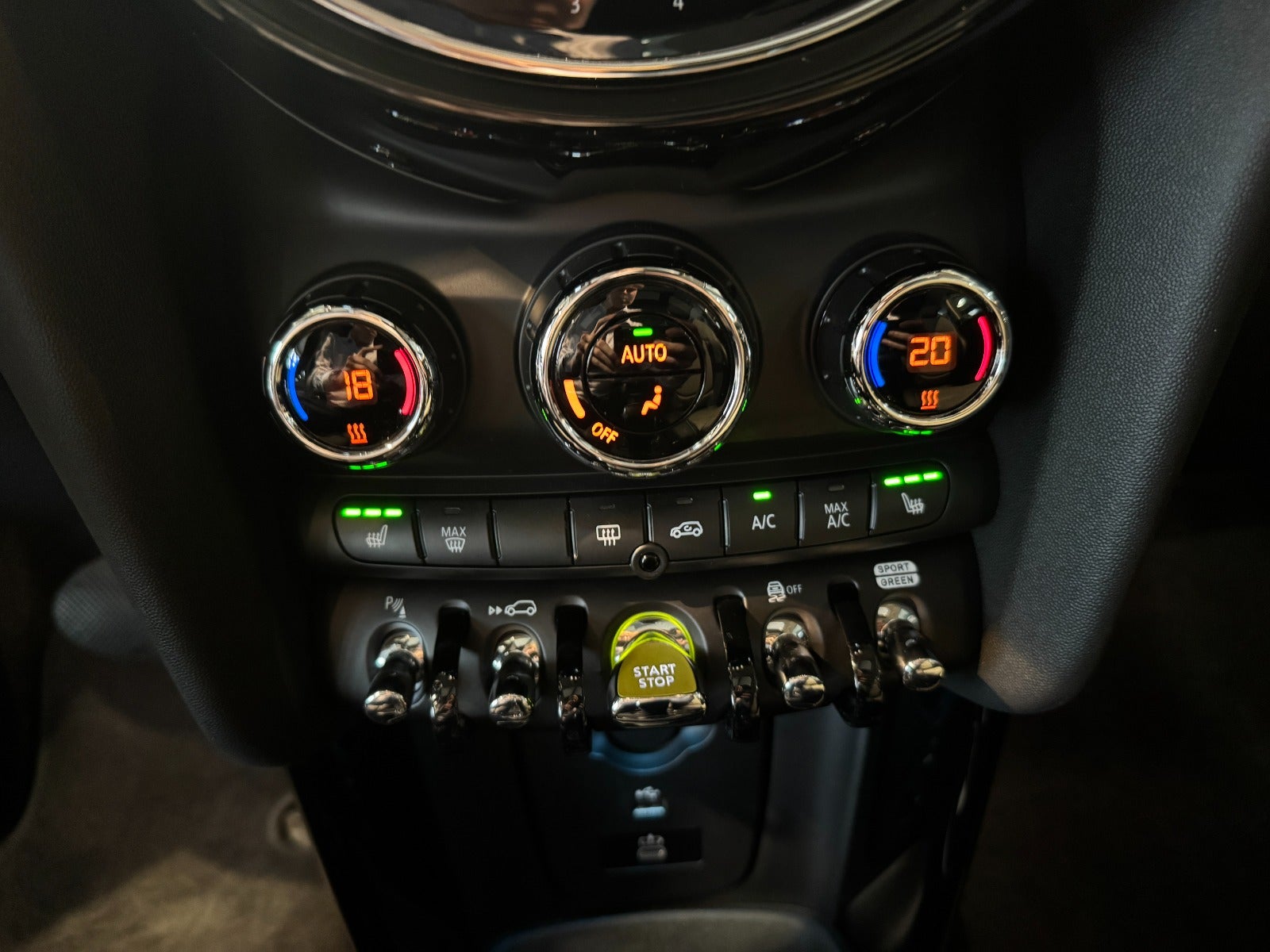 MINI Cooper SE Classic 3d - 16